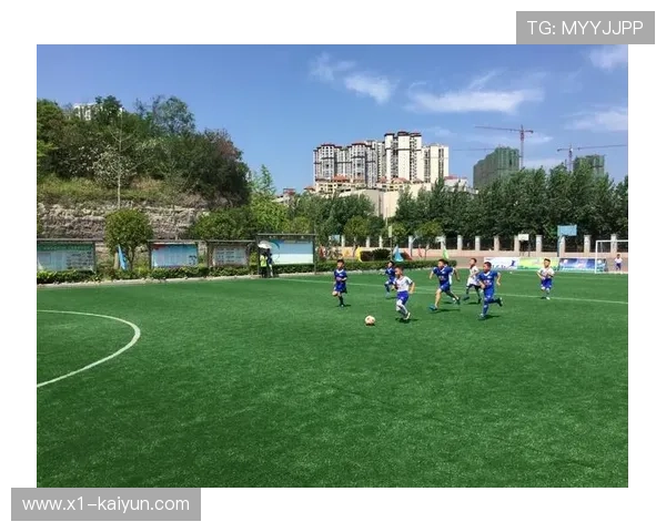 德甲足球公益行走进社区 球星携手青少年共筑绿色足球梦想 德甲足球公益行走进社区 球星携手青少年共筑绿色足球梦想